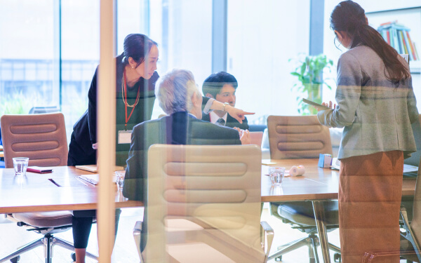 参加後の余韻が残り、組織に前向きな変化をもたらす体験設計のイメージ